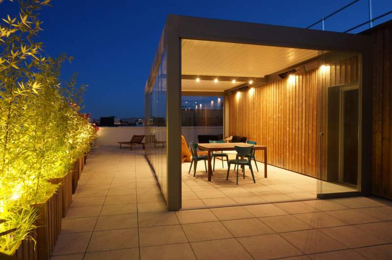 Pergola avec éclairage spots et rubans Leds pour une ambiance originale